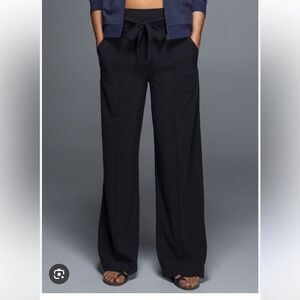 Lululemon Noir Pant size 10